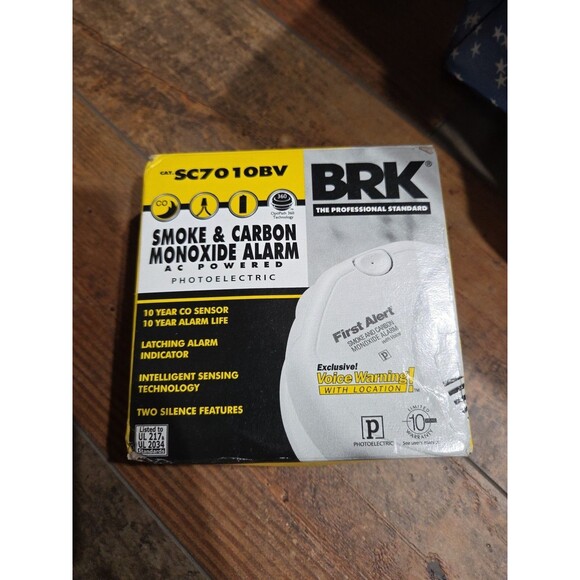 First Alert BRK SC7010BV Talking Photoelectric Smoke & Carbon Monoxide Alarm B12 - Picture 2 of 12